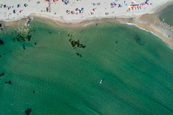 Drone Vista Aérea Costa Uma Praia Popular Verão — Fotografia de Stock