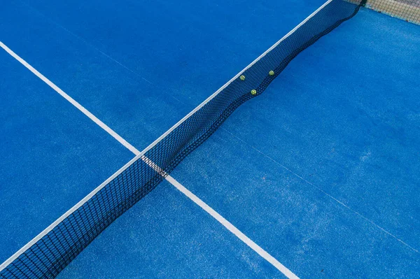 Ovanifrån Paddel Tennisbana Med Tre Bollar — Stockfoto