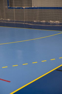 Modern spor sahasında mini futbol sahası, futsal iç saha ve hentbol