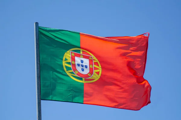 Bandeira Portuguesa Soprando Vento — Fotografia de Stock