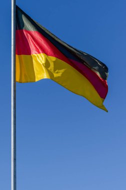 Alman Ulusal Bayrağı dalgalanıyor