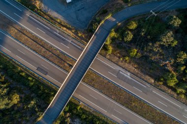 Çevre yolu üzerindeki bir viyadük manzarası