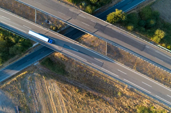 Luftfoto Strækning Motorvejen Vej Lastbil Kørsel Det - Stock-foto