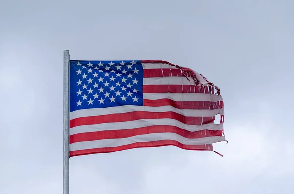 Flagge Durch Das Wetter Beschädigt — Stockfoto