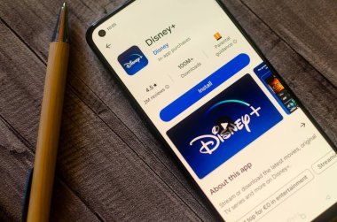 Madrid, İspanya. 09 17 2023: Disney + uygulaması bir akıllı telefondan Uygulama Dükkanı 'nda görüldü