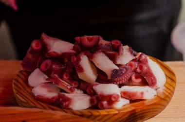 Pulpo a Feira, ahtapot pişirmek için tipik Galiçya tarifi.