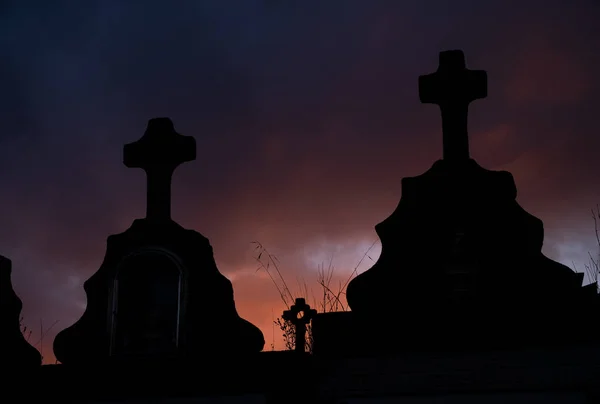 Des Croix Pierre Dans Cimetière Galice Silhouette Dans Ciel Orageux — Photo