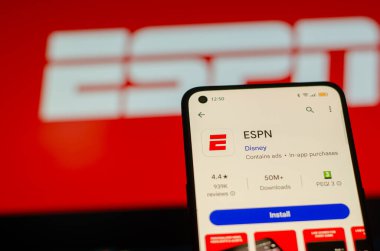 Vigo, İspanya. 09 22 2023: ESPN uygulama yükleyicili akıllı telefon
