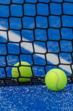 Praia Norte sahiline, uçurumlara ve Nazare deniz feneri pelerinine. Portekiz.