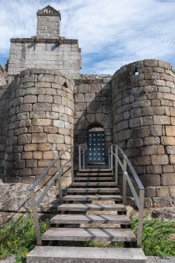 Ribadavia Şatosu 'nun duvar ve harabeleri. Galiçya, İspanya.