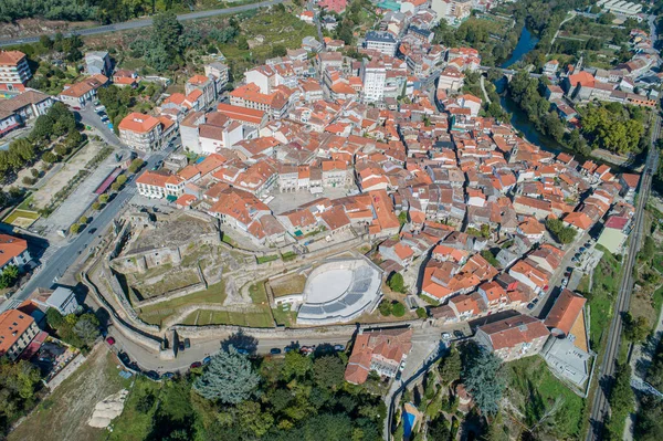 Ribadavia kasabasının insansız hava aracı görüntüsü. Saygılar, Galiçya. İspanya