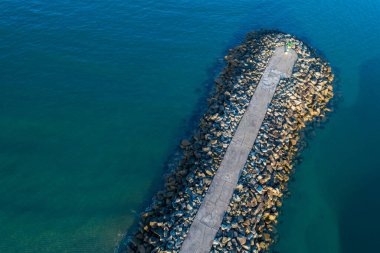 Liman kıyısının insansız hava aracı ile hava görüntüsü