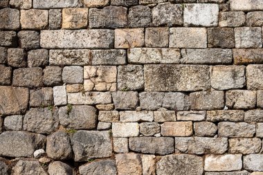 Ortaçağ taş blok duvarı, yapı dokusu