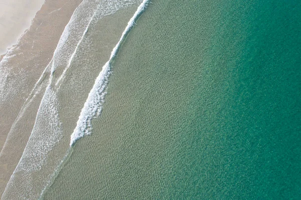 Vista Aérea Del Dron Orilla Una Playa Aguas Turquesas — Foto de Stock