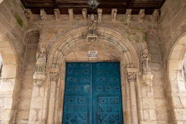 Santa Mara Salome 'un ortaçağ Roma kilisesi. Santiago de Compostela 'nın en eskilerindendir. Galiçya