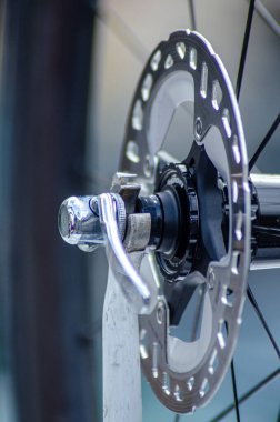 Yarış bisikletinin disk frenleri