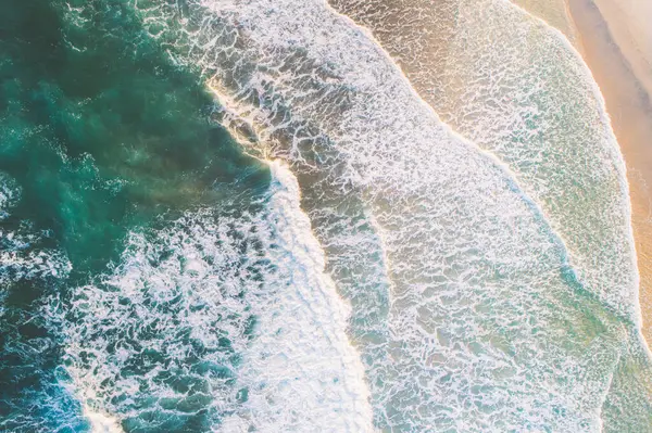 Vista Aérea Uma Praia Água Azul Turquesa Imagem Aérea Drone — Fotografia de Stock