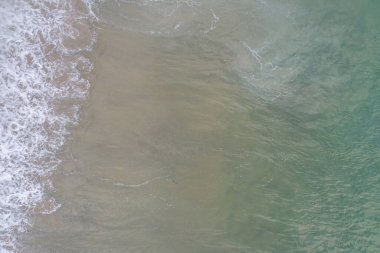 Sabahın erken saatlerinde Portekiz 'in kuzeyinde boş bir plaj manzarası..