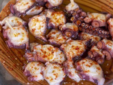 Pulpo bir feira, ahtapot pişirmek için tipik Galiçya tarifi..