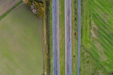 Bir otobanın insansız hava görüntüsü