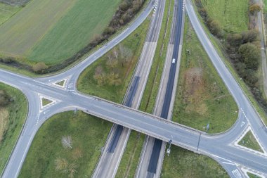 Otoyol girişinin insansız hava görüntüsü