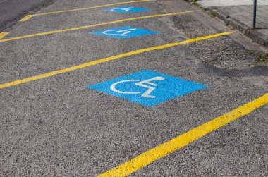 özel yetenekleri olan sürücüler için ayrılmış park yerleri