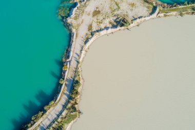 Hava aracı görüntüsü. Kireçtaşı çıkarmak için terk edilmiş taş ocağı..