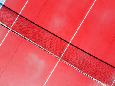Tenis kortunun havadan görünüşü, raket sporu konsepti