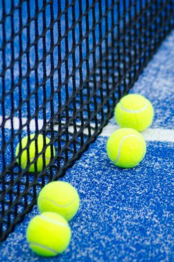 net of a blue paddle tennis court and five balls clipart