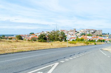 Avis Portekiz 'in Alentejo şehrinde bulunan tarihi bir ortaçağ köyüdür.