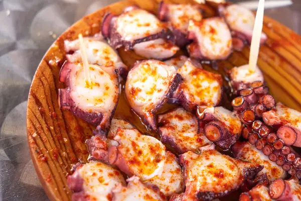 Galiçya 'da geleneksel ahtapot tarifi. İspanya