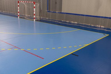 Spor merkezinde futsal ya da hentbol hedefi, futbol ya da hentbol sahası kapısı