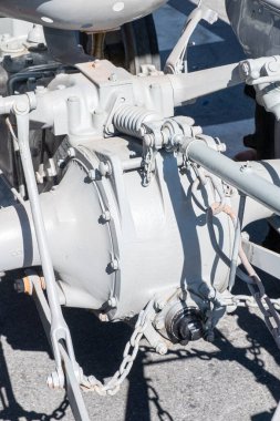 Tamir edilmiş eski bir traktör aktarım mekanik dişli sisteminin ayrıntıları