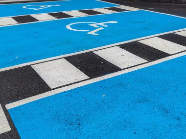 araba park alanı engelliler için