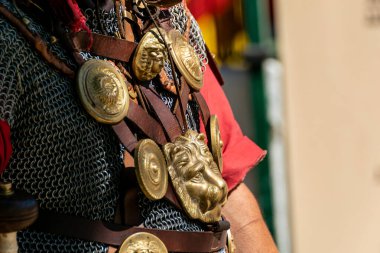 Pahalerae adı verilen Roma lejyon madalyaları.