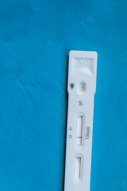 Genel kullanım için ekspres koronavirüs testleri. Negatif Covid 19 Antijen testi