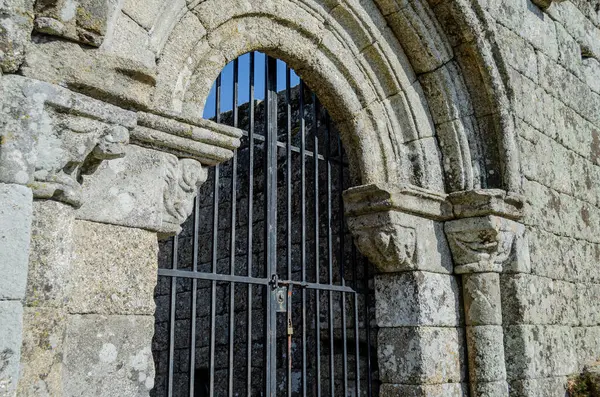 stock image Inside the walled enclosure of the castle of the medieval village of Monsanto, Portugal. Cultural travel concept.