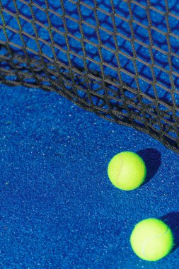 Kaleye yakın raket sahası, oyuna hazır.