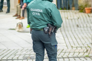 İspanya Polis Teşkilatı sivil güvenlik görevlisi. İspanya