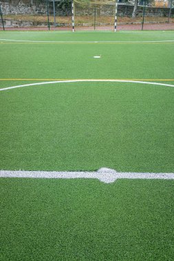 BİR ARTIFİK TURF 7-A-SIDE FOOTball Alanının MERKEZİ