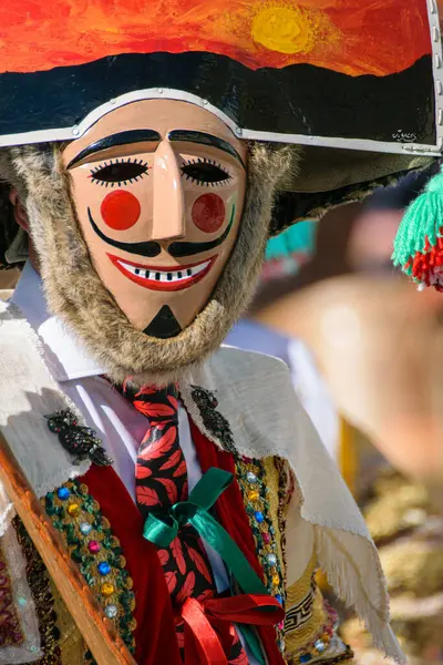 Campobecerros şehrinde Peliqueiro adında geleneksel bir maske. Bizim hakkımız. Galiçya, İspanya