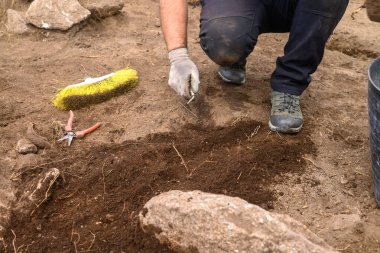 Arkeoloğun Aletleri Aktif Kazı Alanında Yerdeydi