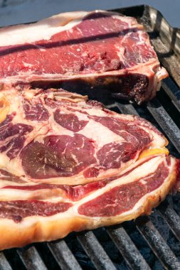 Klasik Barbekü Izgarası 'nda Mükemmel Biftek Yemeği