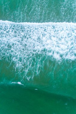 Arkaplan için Yeşil ve Beyaz Deniz Burnu dokusu. Yukarıdan aşağıya insansız hava aracı görünümü