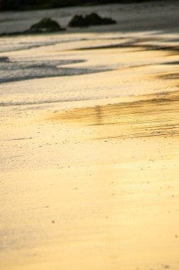 Alacakaranlıktaki Huzur ve Minimalist Sahne. Yaz arkaplanı kavramı