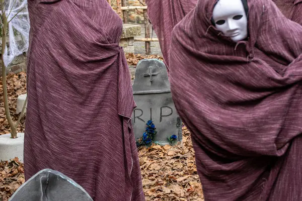 Korkunç cadılar bayramı sahnesi Mezarlıkta, Korku Gecesi