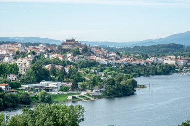 Galiçya 'nın tarihi kenti Tui' nin manzarası İspanya 'nın seyahat hedefi konsepti