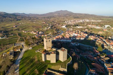Portekiz 'deki ortaçağ Montalegre Kalesi' nin insansız hava aracı görüntüsü