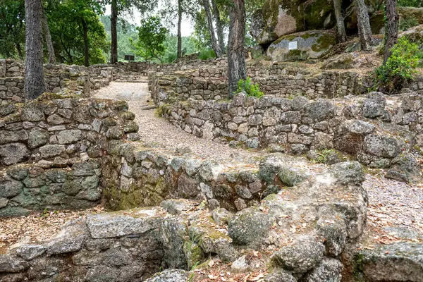 San TomE Castro 'sunun antik taş kalıntıları..