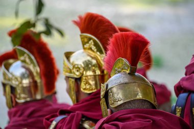 Tarihi Yeniden Canlandırma 'daki Romalı Savaşçılar Çizgisi. Disiplinli bir ordunun gücünü kavra..